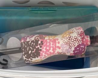 Lot 7312914: Craft Supply Grouping incl. Fabric, Teal Case & Storage Basket