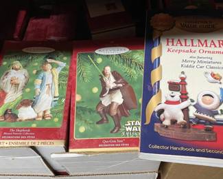 Lot 7313205: Hallmark Keepsake Ornaments incl. Star Trek & Star Wars Group
