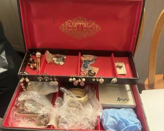 Lot 7313779: Red-Lined Jewelry Box with Costume Jewelry, Pearls & Beads