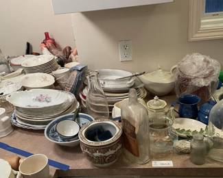 Lot 7313670: Antique China, Glassware & Enamelware Grouping incl. Bo-Peep Bottle