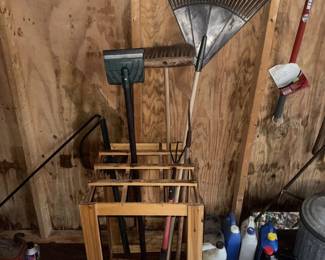 Lot 7313789: Leaf Rakes, Nut Gatherer & Yard Tool Lot
