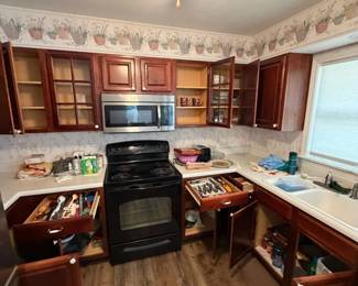 Lot 7312382: Large Kitchen-Related Contents Lot - Cookware, Utensils, Flatware, Small Appliances & More