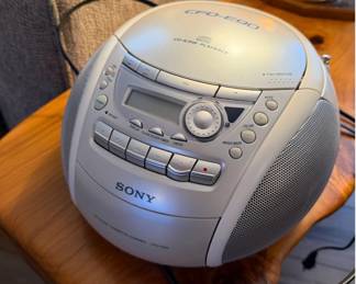 Lot 7312494: Sony CFD-E90 Portable CD & Cassette Boombox with AM/FM Radio - Silver