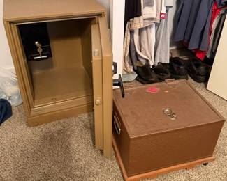 Lot 7312584: Vintage Montgomery Ward 9041 Fire-Resistant Safe by Meilink & Hercules Safe-T-Vault