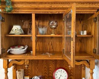 Lot 7312470: Assorted Household Decor, Holiday Decorations, Glassware, Dishes & Miscellaneous Contents