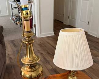Lot 7312797: Vintage Brass-Tone Table Lamp with Ornate Turned Pedestal Base & Matching Accent Lamp