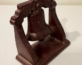 Lot 7312716: Vintage-Style Cast Iron Dinner Bell with Decorative Freestanding Frame - Rustic Farmhouse Decor