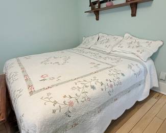 Vintage-Style Floral Embroidered Cotton Quilt Set