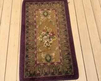 Traditional Floral Accent Rug