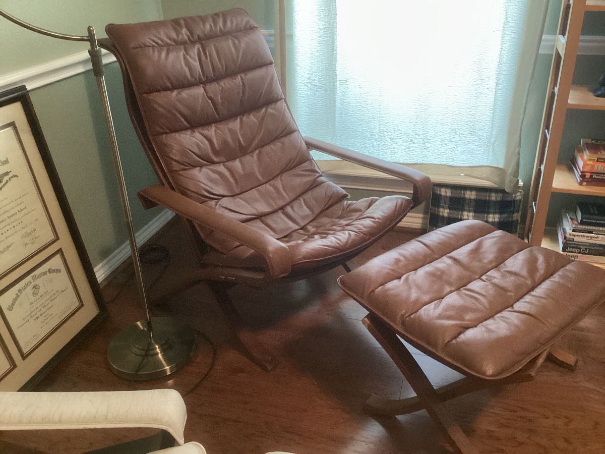 Leather Flex arm chair with ottoman
