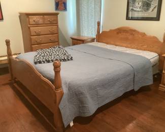 King bed and 2 nightstands (with adjustable mattress)