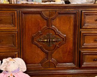 Matching Lovely Dresser with Large Mirror with (9) Drawers