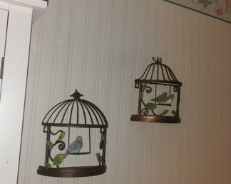 Wall hangings in bathroom