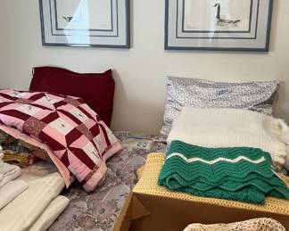 Linens, Dolies