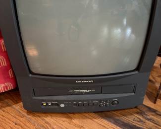 VINTAGE 2002 DAEWOO TV/VCR COMBO 13" CRT Television with Built-In VHS Player