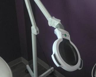 Aesthetic/procedure lamp with magnification $150.00
