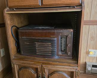 Vintage Philco Tabletop Radio With Original Wood Cabinet