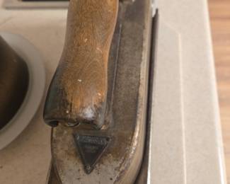 Vintage American Beauty Sad Iron
