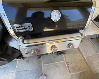 Weber Gas Grill in Great Condition, with cover