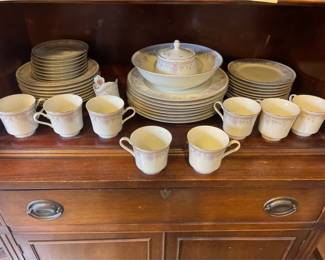 Home Beautiful M2006 Bay Ridge Japan Fine China Set