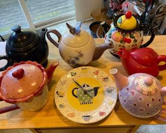 Misc Teapots And Clock