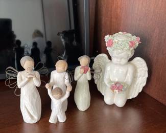 Willow Tree Figures With Kneeling Cherub