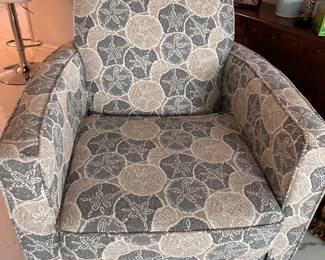 Coastal swivel chair