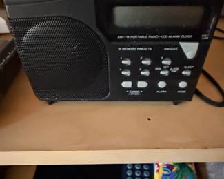 RadioShack Model 12-626 AM/FM Portable Radio with LCD Alarm Clock