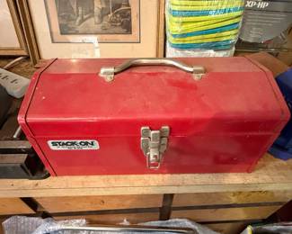 Stack-On 16-inch Hip Roof Tool Box, Model R-516