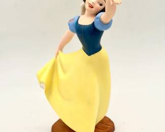 Walt Disney Classics Collection (WDCC) Snow White The Fairest One Of All Figurine w COA