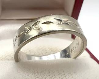 14K White Gold ArtCarved Ring Size 11