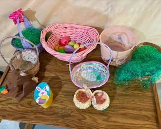 Easter Baskets and Decorations Lot