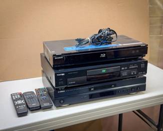 Blu-Ray & (2) DVD Players