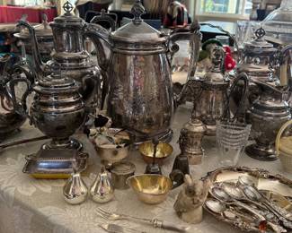 LOTS OF REALLY PRETTY SERVEWARE HERE - PERFECT FOR HOLIDAYS