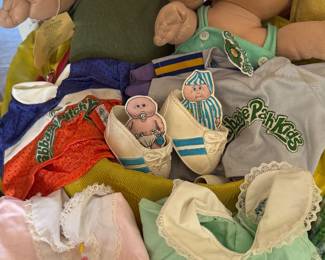 CABBAGE PATCH VINTAGE DOLLS WITH CLOTHES