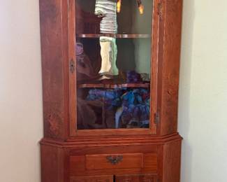 CORNER CABINET - FAVE - ANTIQUE
