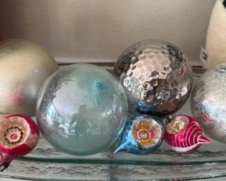 FEW VINTAGE ORNAMENTS