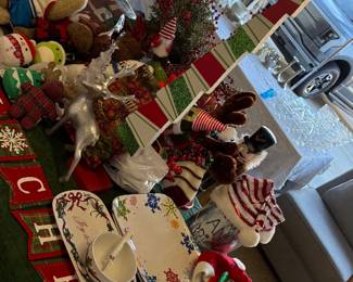 CHRISTMAS IS CLOSE