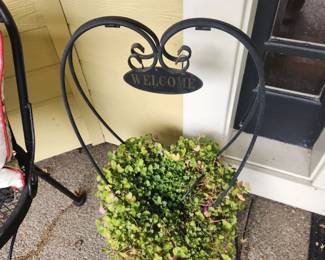 Lots of wonderful garden art.