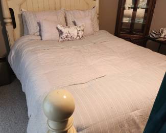 Ashley Furniture Cottage Retreat Collection Poster/Panel Bed