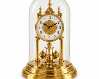 Relogio dourado sob cupula de vidro