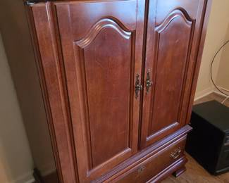 small entertainment hutch