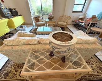 Love this for a Florida den or sunroom.