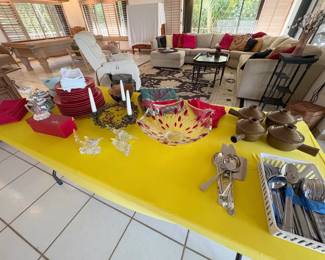 Christmas is coming. Get your red plates, holiday napkins and fantastic centerpiece bowl. That's a bit of baccarat to the far left.