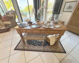 Love this little rustic farm table covered with sparkly (albeit plate) silver & other goodies. Love that little cane bench!