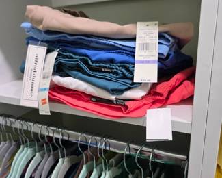 Women's new-with-tags folded pants with hanging tops