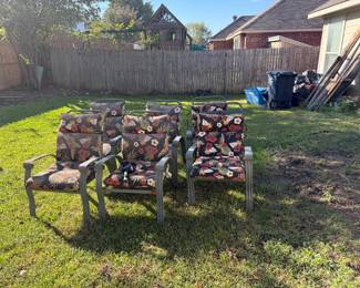 Patio chairs w/cushions