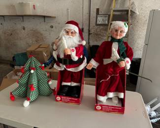Animated Santa and Mrs. Claus, vintage cloth stuffed Christmas tree
