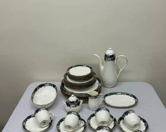 Lot 39: Noritake China 