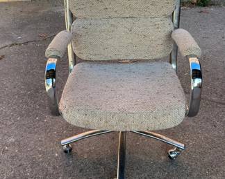 Lot 22: Mid-Century Upholstered Swivel Chair Made in Canada 